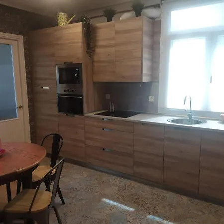 Проживание в семье Center 90's Parking