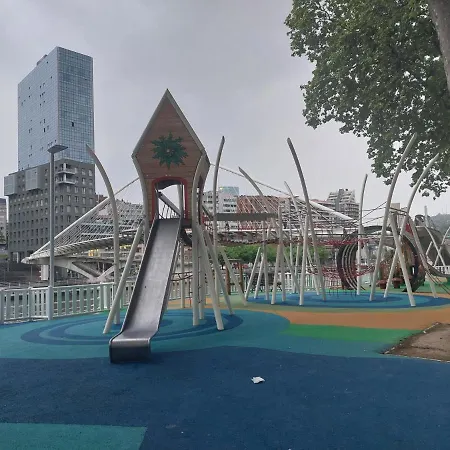 Center 90's Parking بلباو