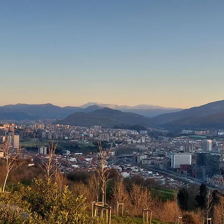 Center 90's Parking Homestay Bilbao