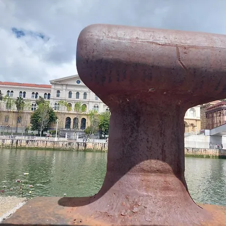 Center 90's Parking * Бильбао