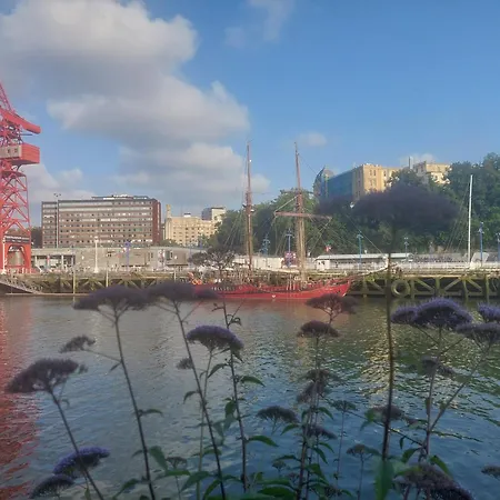 Center 90's Parking * بلباو