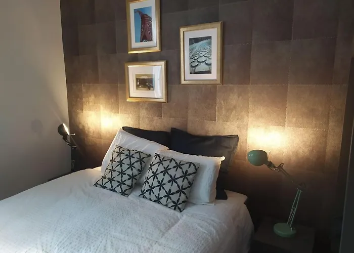 Center 90's Parking *