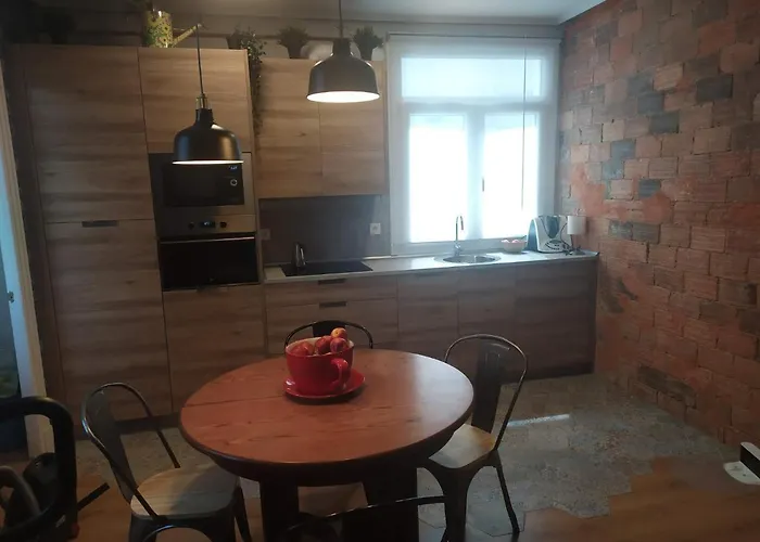 Center 90's Parking * بلباو