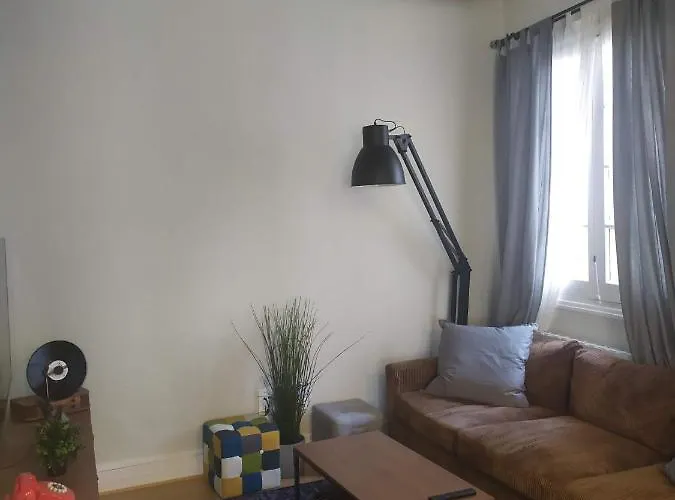 Center 90's Parking بلباو