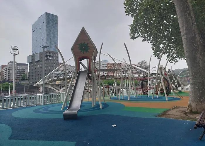 Center 90's Parking بلباو