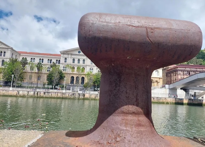 Center 90's Parking * Bilbao