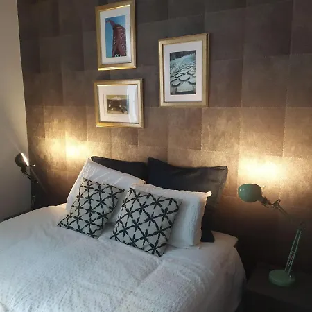 Center 90's Parking *